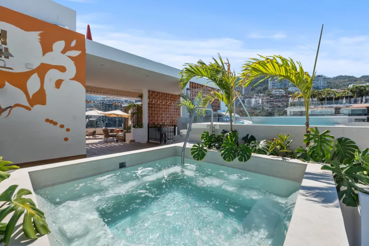 Rooftop jacuzzi at ARTEE 380