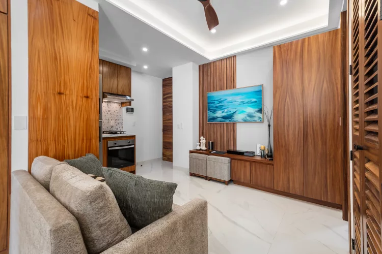 Sitting area with sofa and Smart TV in ARTEE Studio 203